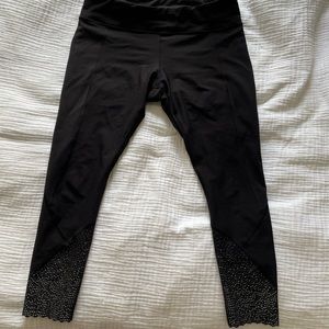 Lululemon Tight Stuff Scalloped 25” Size 10